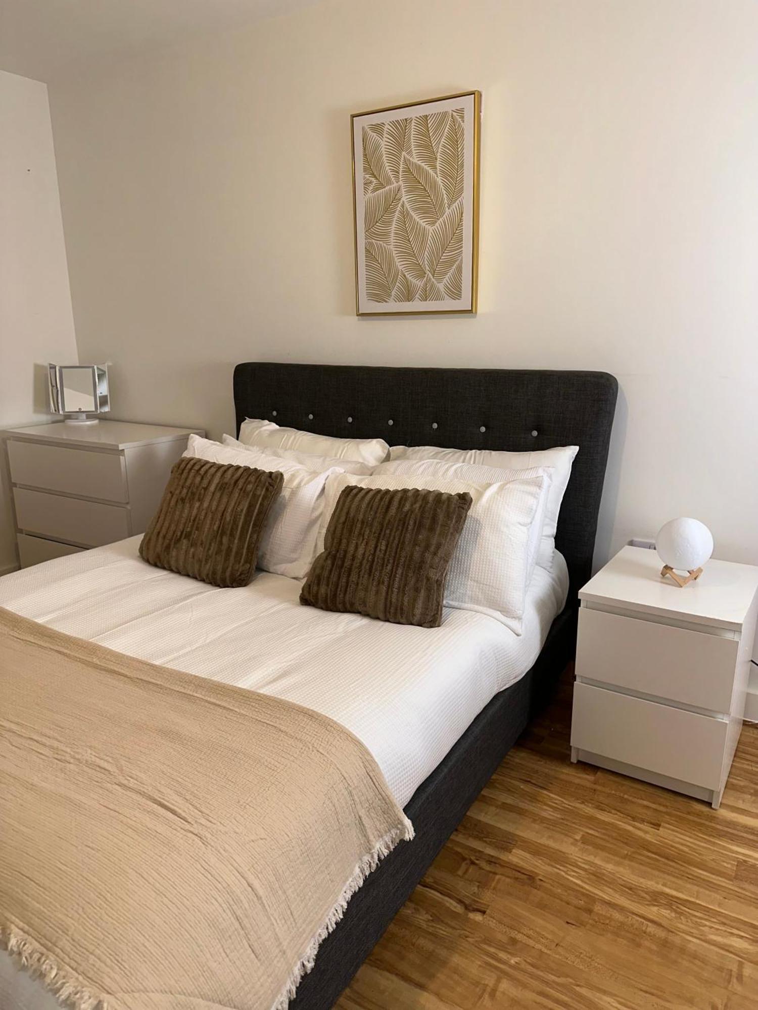 Luxury 2-Bed High-Rise In Manchester With Parking Zewnętrze zdjęcie